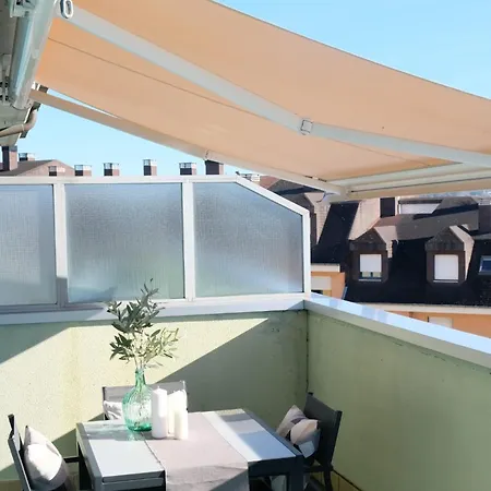 Bonito Atico Zona Hospital Con Garaje *