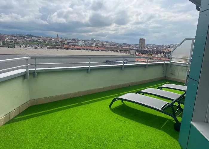 Bonito Atico Zona Hospital Con Garaje Appartamento